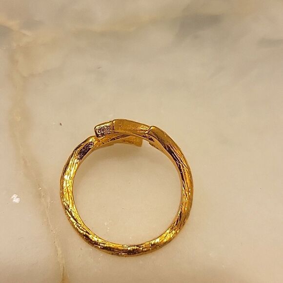 NWT Gorjana Leaf Ring Flower 18k Gold Dainty Feminine Thin Stack Layering 6 7 8 - Picture 3 of 6